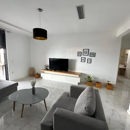 Luxury Penthouse B&e *