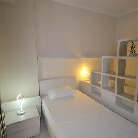 Luxury Penthouse B&e * Sarande