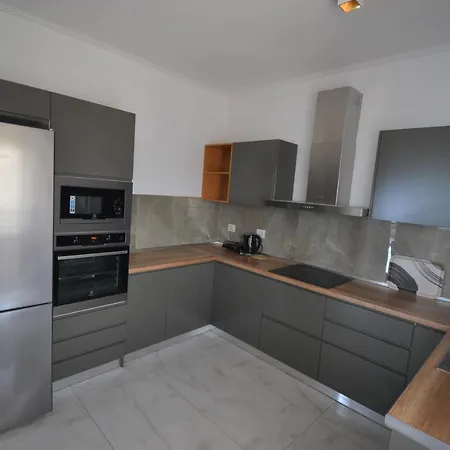 Luxury Penthouse B&e Apartment Sarande