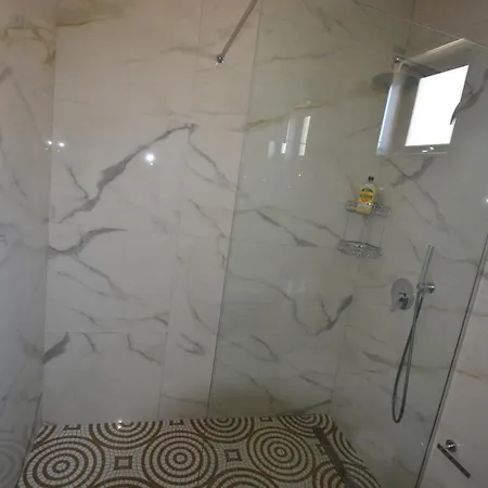 Luxury Penthouse B&e Apartment Sarande