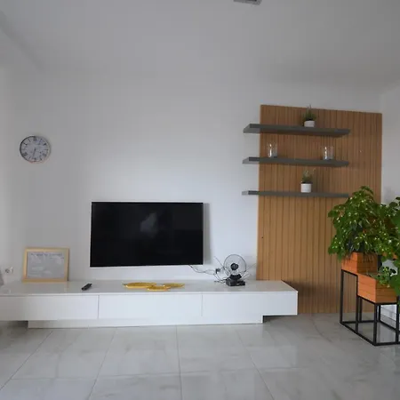 Luxury Penthouse B&e *