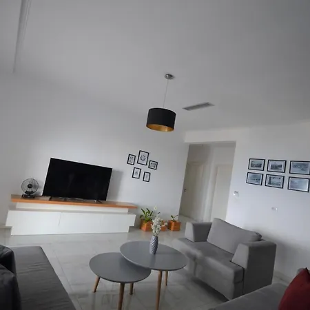Luxury Penthouse B&e