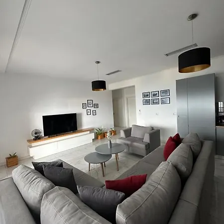 Luxury Penthouse B&e *