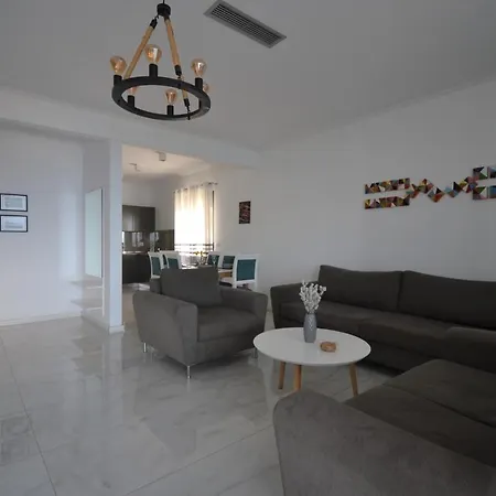 Luxury Penthouse B&e Apartment *