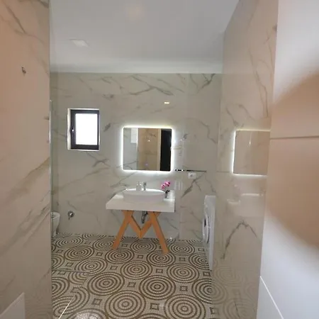 Luxury Penthouse B&e