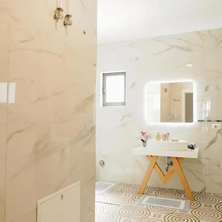 Luxury Penthouse B&e Apartment Sarande