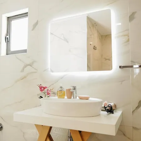 Luxury Penthouse B&e Apartment *