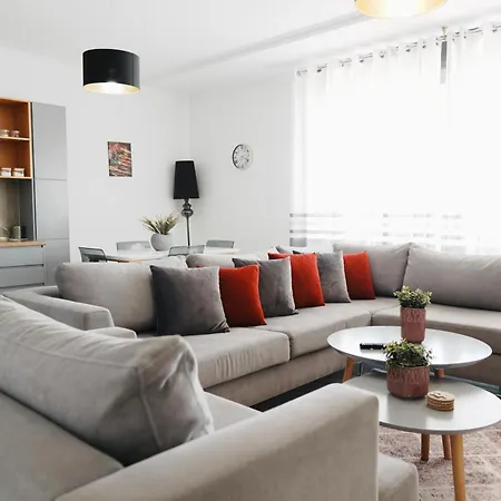 Luxury Penthouse B&e * Sarandë