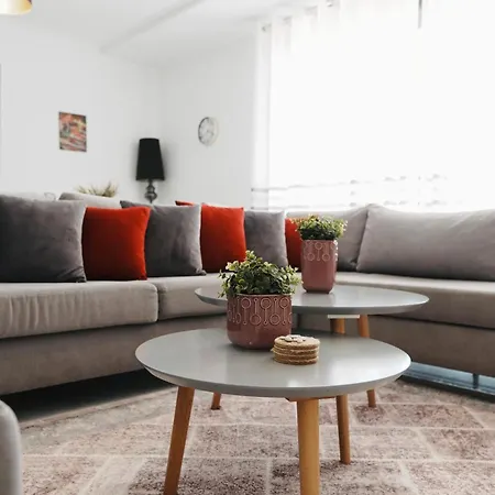 Luxury Penthouse B&e *