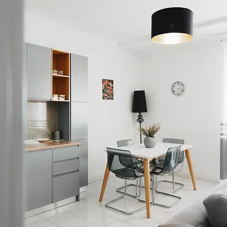 Luxury Penthouse B&e * Sarandë