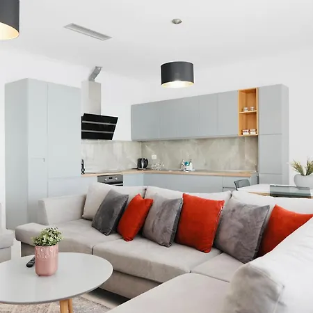 Luxury Penthouse B&e Apartment *