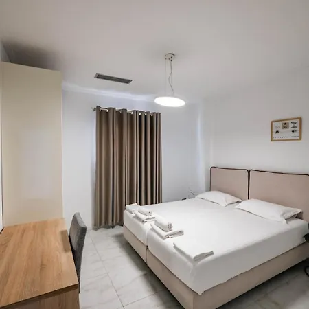 Luxury Penthouse B&e Apartment