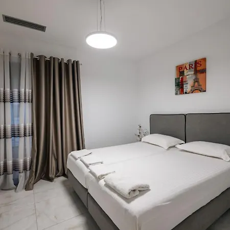 Luxury Penthouse B&e *