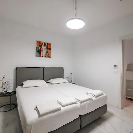 Luxury Penthouse B&e *