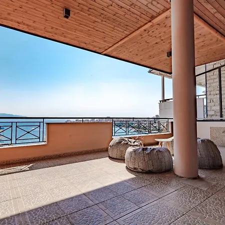 Luxury Penthouse B&e