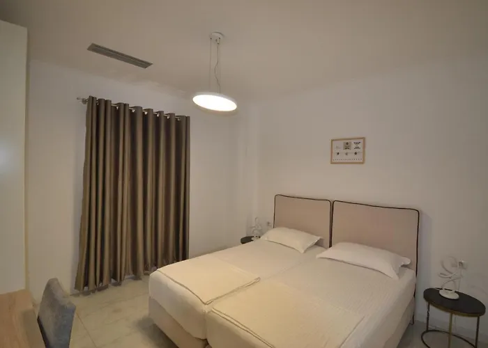 Luxury Penthouse B&e