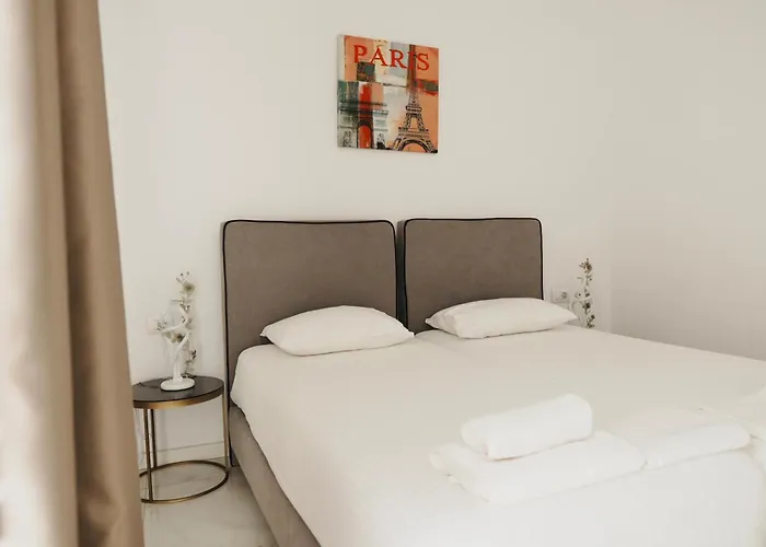 Luxury Penthouse B&e Apartment