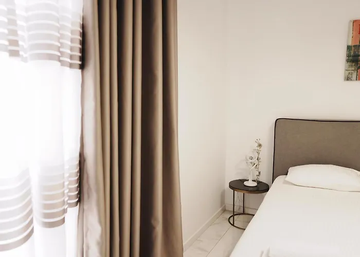 Luxury Penthouse B&e * Sarandë