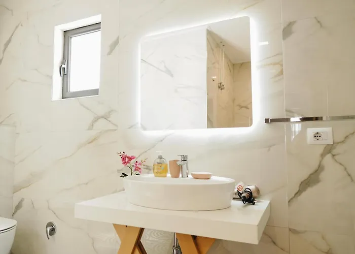 Luxury Penthouse B&e Apartment *