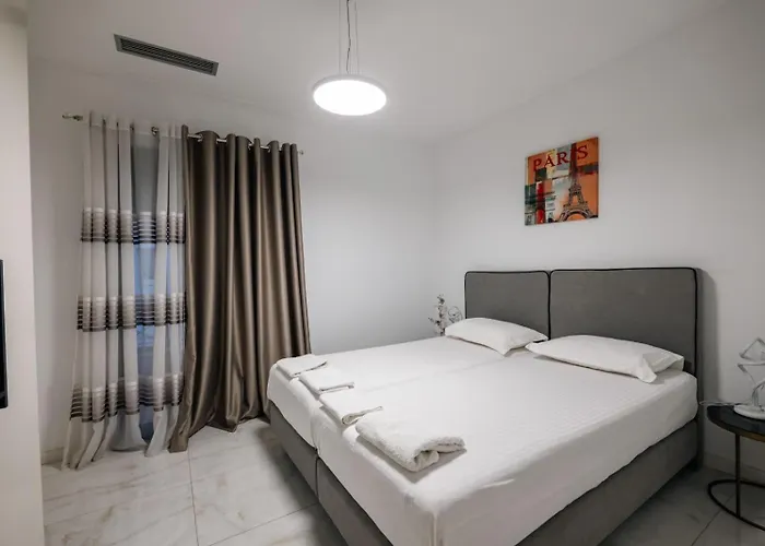 Luxury Penthouse B&e *