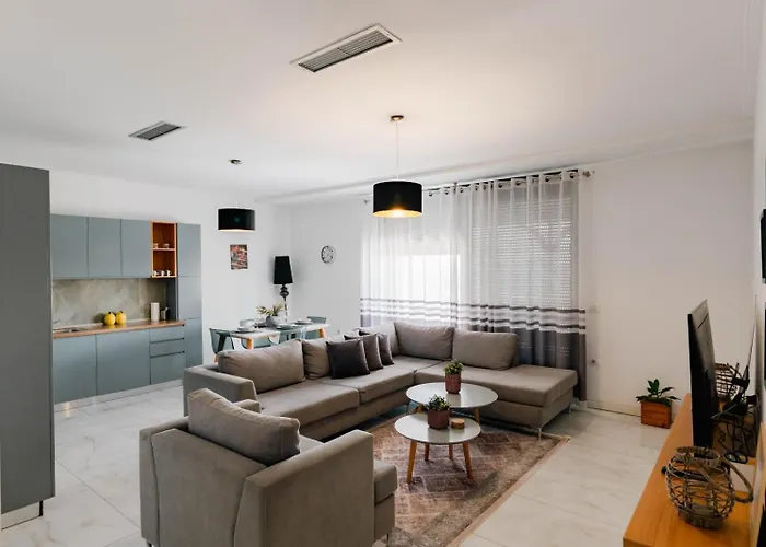 Luxury Penthouse B&e