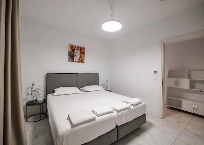 Luxury Penthouse B&e *